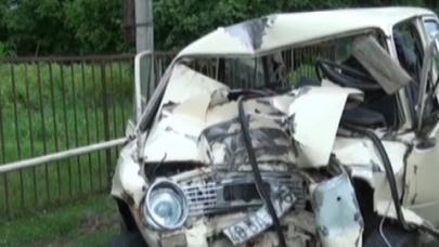 Yuxu tutdu, maşını ağaca çırpdı: 2 ölü - VİDEO